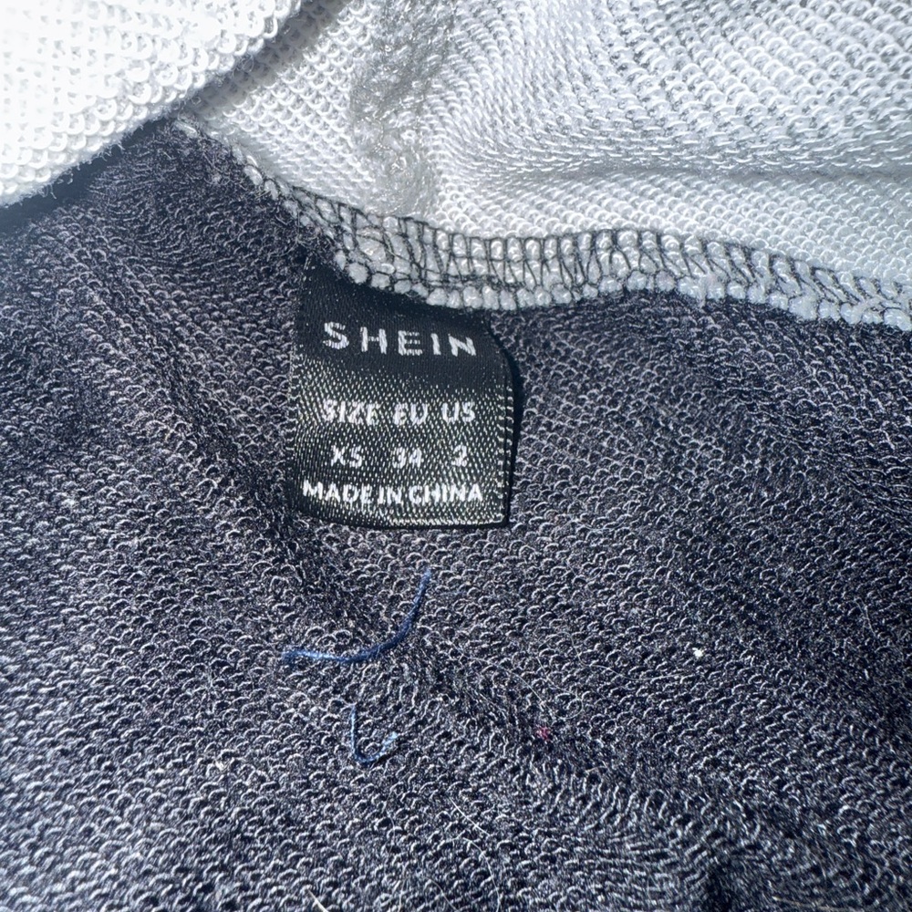 Shein California Holiday Paradise 23 Graphic Pullover Hoodie XS Black Gray - Picture 2 of 2